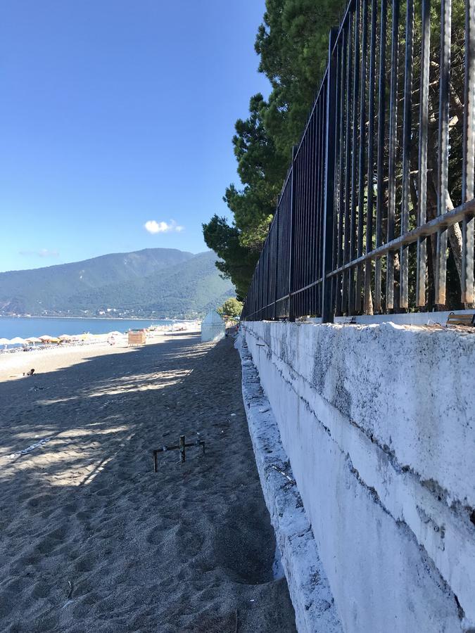 Частный Дом У Моря Gagra Exteriér fotografie